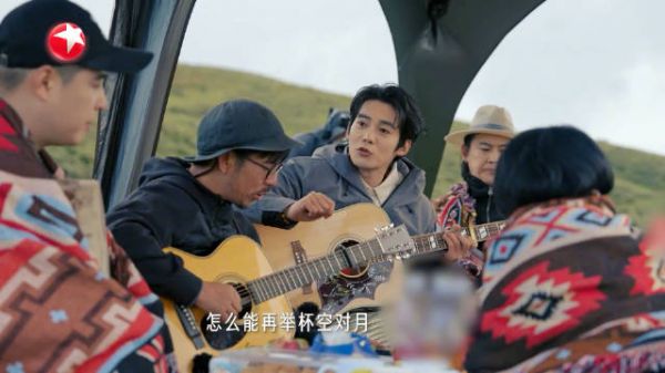 马頔接梗笑场,寻乐团音乐会谈变玩梗现场