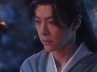 把那个一见到父亲就忍不住流露委屈的小女孩诠释得太真实了！