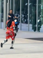 大叔遇险高呼害怕，现场画面曝光