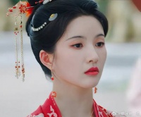 成为宠臣虽然有巨大利益，但同时也是被架在火上烤