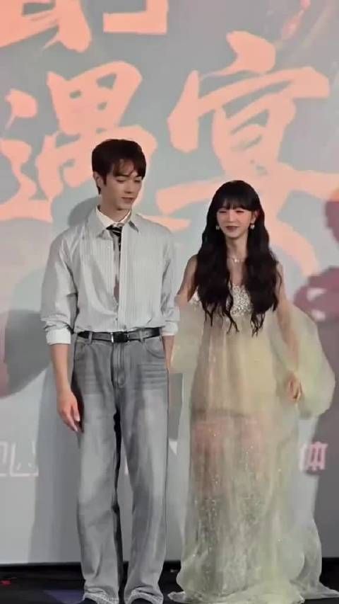 许凯田曦薇新剧子夜归片场公主抱展示默契
