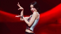 权恩妃舞台直拍连演五曲展现多样魅力