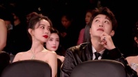 孟子义台下竟瘪嘴翻白眼!孟姐这是看到谁发的消息,竟气成这样