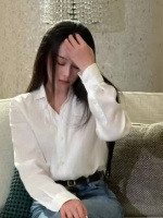 张馨予晒黑长直造型引热议，12年前后对比照惊呆本人