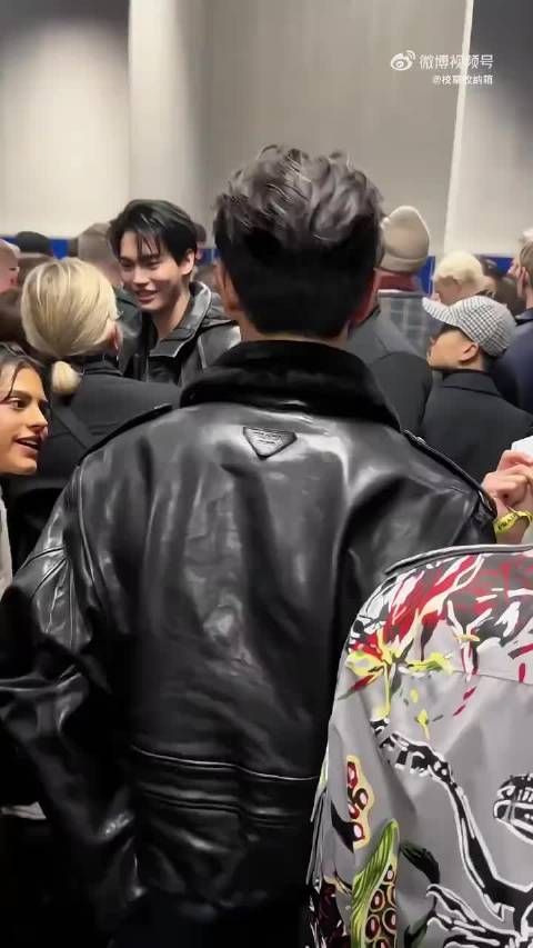 李现素颜侧颜展现少年气与男人味