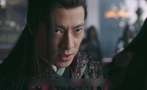 杨逍力压殷天正逼退天鹰教众高手