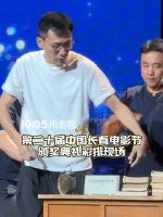 刘烨在颁奖典礼彩排现场的直拍视频来啦，期待刘烨在明晚颁奖礼上的深情呈现！