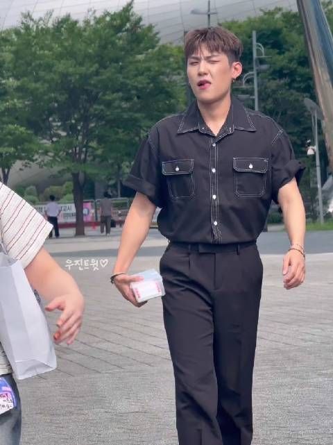 朴佑镇0825回归MCD一日粉丝经纪人饭拍视频公开