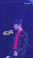 李汶翰首映礼签名飞吻宠粉