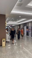 一个个的都是女强人，下面的韭菜还在雀跃欢呼！