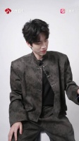 拿上工作证,即刻进入状态 今晚20:20,锁定@江苏卫视