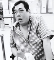 67岁段伟伦被成龙解雇原因曝光?疑因拒绝执行工作任务,后闹得不欢而散