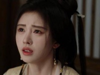 女孩身中箭矢命悬一线？ 徒手夺剑场面震撼人心！