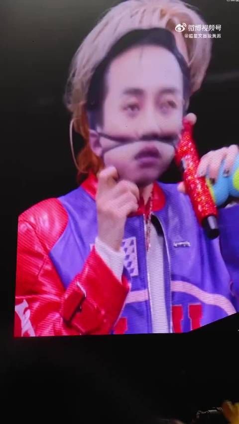 鹿晗南昌演唱会学方言喊老婆好,邓超助阵引粉丝尖叫