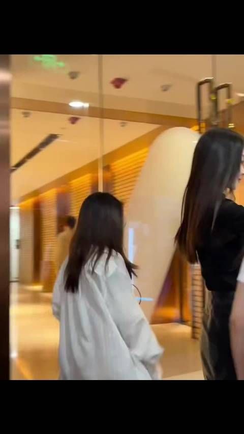 宋轶穿秋裤状态在线,剧组路透活动美照吸睛