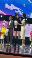 关晓彤自然美获赞，高颜值基因引热议