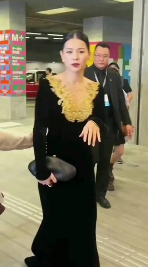 胡杏儿回应老公独自去夜店