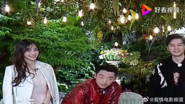 baby嘲笑郑恺长得低,郑恺现场拖鞋