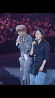 宣萱现身好友林家谦演唱会,55岁她依然气质靓丽,大美女至今未婚是为什么呢?
