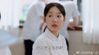 心机女找校草聊天，故意调侃女学渣，瞬间失色