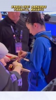 张本美和人气高！中国粉丝等签名，高喊miwa，祝她玩得开心