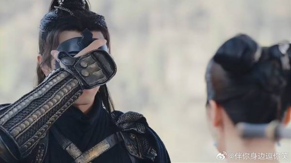 丫鬟刺杀黑衣人 哪料黑衣人摘下面具,丫鬟秒下跪臣服