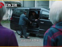 当高龄妻子得知丈夫失去双腿的那一刻！默默无闻张富清 隐功埋名是功勋底色