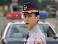 这小子可不是穷小子， 出租车公司是他家的，这是贵公子出来体验生活！