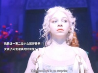 小狼女与小迷妹共舞神似冰雪奇缘姐妹