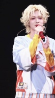 鹿晗演唱会被粉丝喊话腹肌承诺