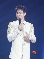 李昀锐 今天的寿星boy可爱爆表啦小