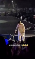 李东海又接粉丝电话了 Cr:logo