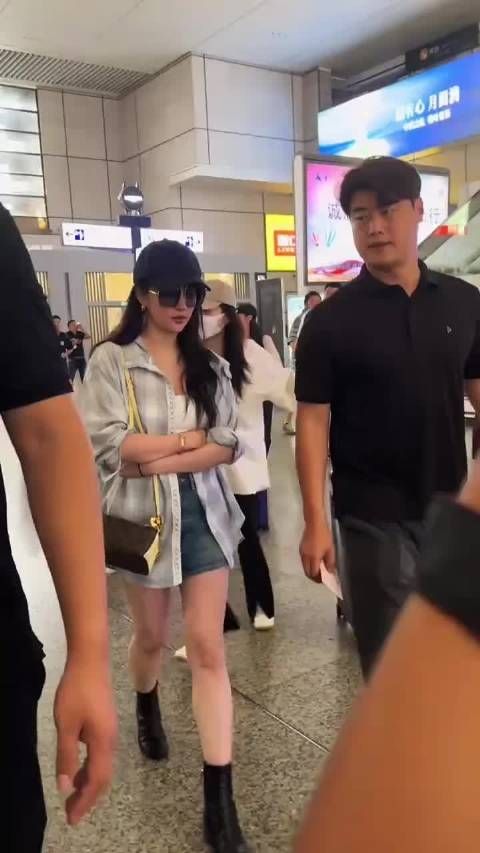 刘亦菲亮相状态佳，成熟魅力引赞叹