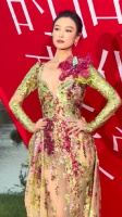 倪妮演绎Elie Saab 2022春夏高定，姐硬美！
