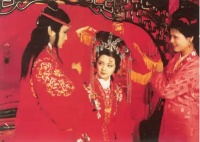 黛玉死亡和宝玉成亲，哪个先哪个后？那时贾母还在吗？