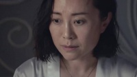 独居少妇风韵犹存，深夜睡觉关灯时从床底爬出个男人