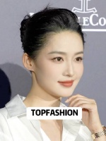 演绎经典白衬衫，干净利落，真的真的好有气质啊！