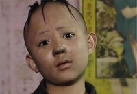 8岁演“三毛”，和孙俪是同学，14岁秃顶，如今38岁容貌大变