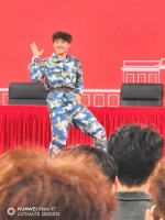 疑似时代峰峻邓恩熙之弟就这样挑衅全校