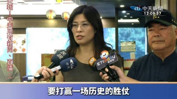 郑丽文获军系大佬季麟连支持参选,被誉复兴女侠
