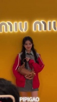 刘浩存今晚miumiu活动造型，衣服妆造终于选对了