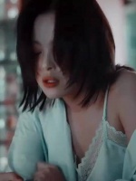 辛芷蕾梦中惊醒，心如刀割