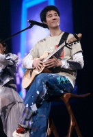 王力宏方否认新恋情！称与王妈妈亲密跳舞的美女并非其女友