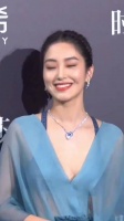 她真的好漂亮，就越看越美，百看不厌的感觉