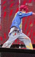鹿晗带伤完成舞蹈表演引粉丝心疼