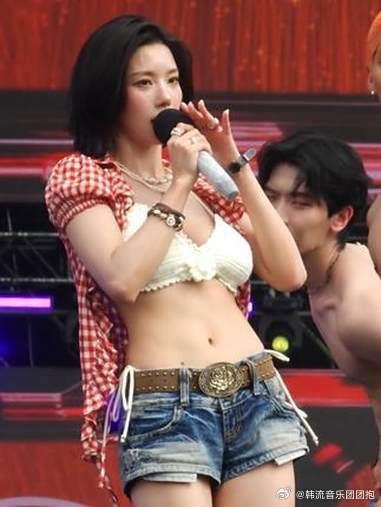 权姐水弹节这个现场太顶了 甚至看的我脸红！