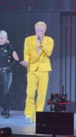 去看张艺兴的演唱会是不是都很幸福，不用粉丝说自己就解开了
