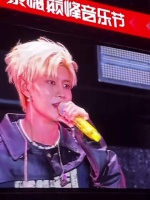 任嘉伦音乐节cue了卫昭周生辰久宣夜 平等的爱着每个角色