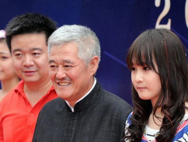 赵本山女儿球球回应哥哥不争气 称父亲不让自己签婚前协议