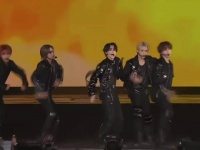 威神V舞台王者魅力席卷欧美